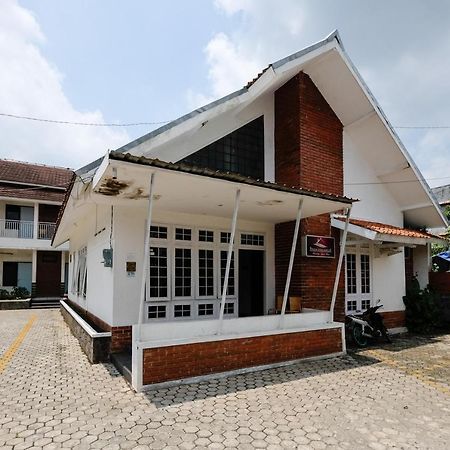 RedDoorz near Moro Mall Purwokerto Exterior foto
