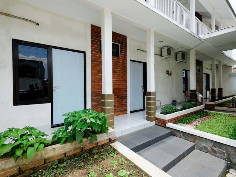RedDoorz near Moro Mall Purwokerto Exterior foto