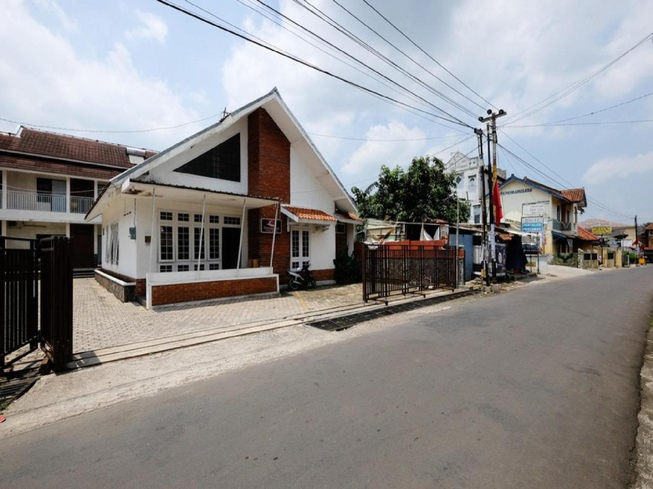 RedDoorz near Moro Mall Purwokerto Exterior foto