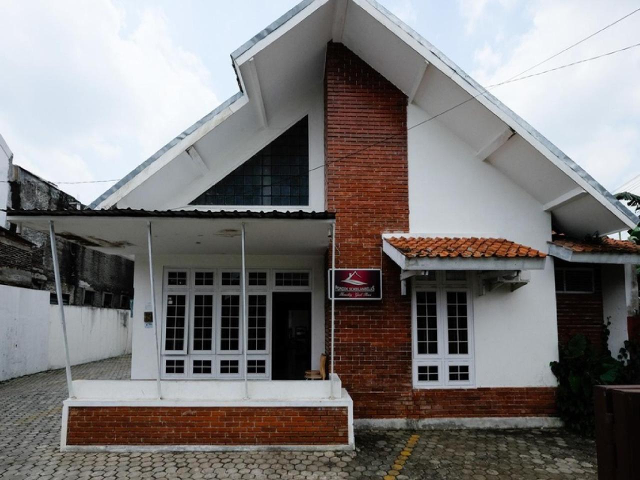 RedDoorz near Moro Mall Purwokerto Exterior foto