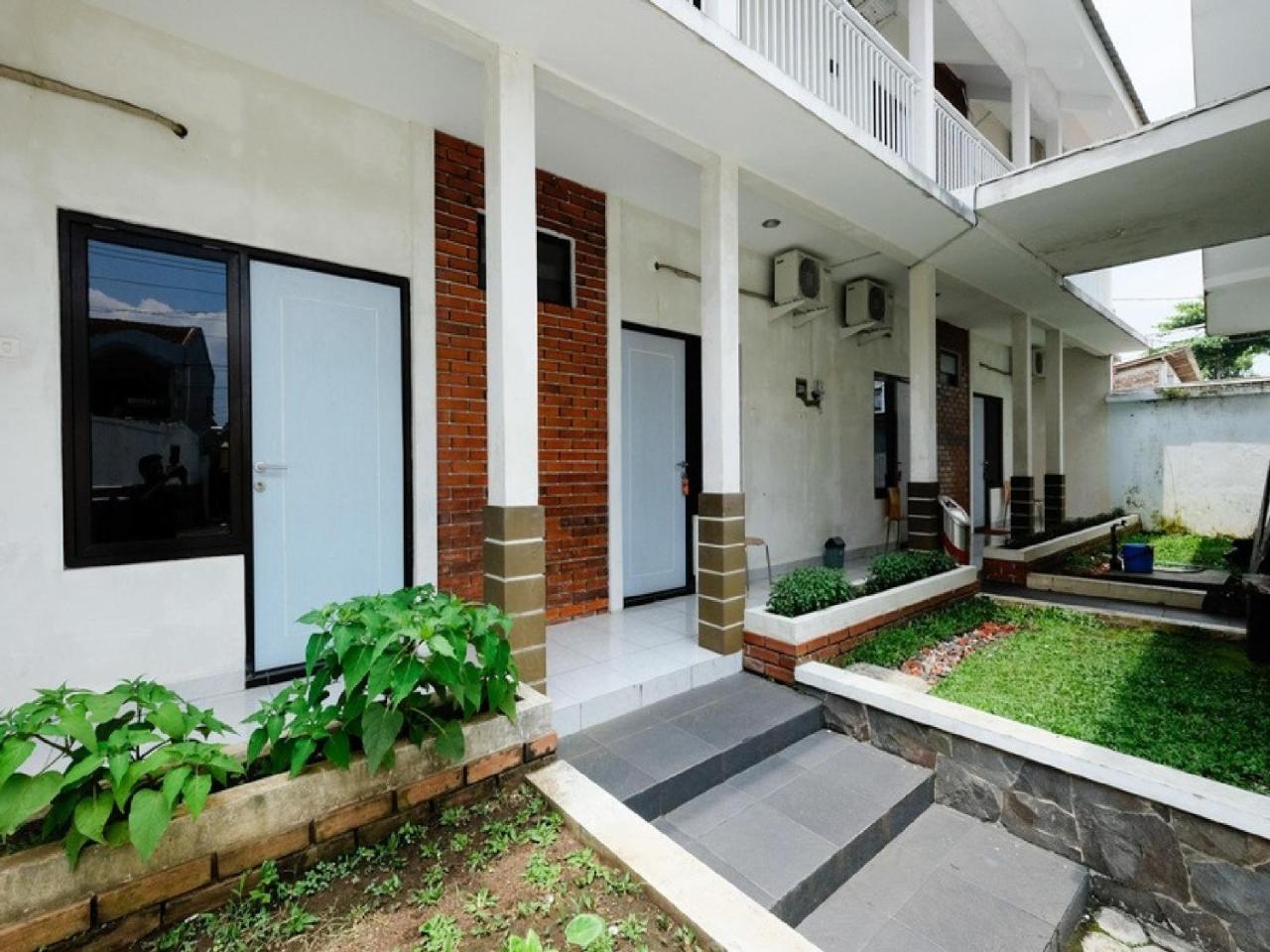RedDoorz near Moro Mall Purwokerto Exterior foto
