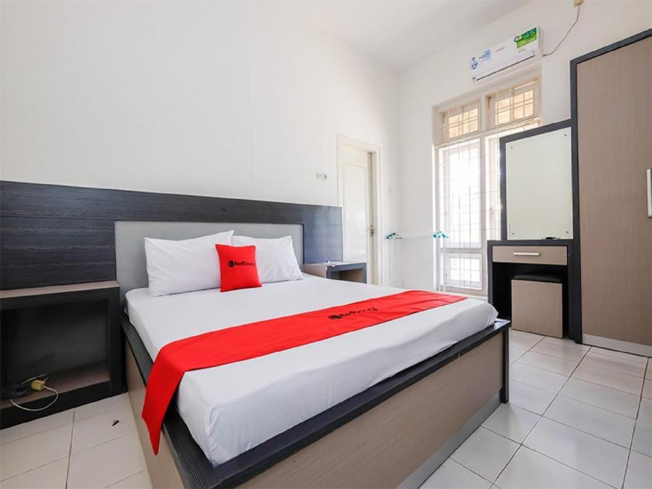 RedDoorz near Moro Mall Purwokerto Exterior foto
